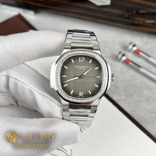 Đồng Hồ Nữ Patek Philippe Rep 11 Nautilus 7118/1200A Đính Đá Mặt Xám 35.2mm