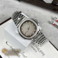 Đồng Hồ Nữ Patek Philippe Rep 11 Nautilus 7118/1200A Đính Đá Mặt Xám 35.2mm